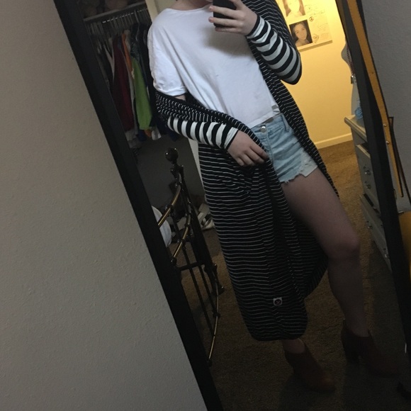 Black and white long cardigan - Picture 3 of 3
